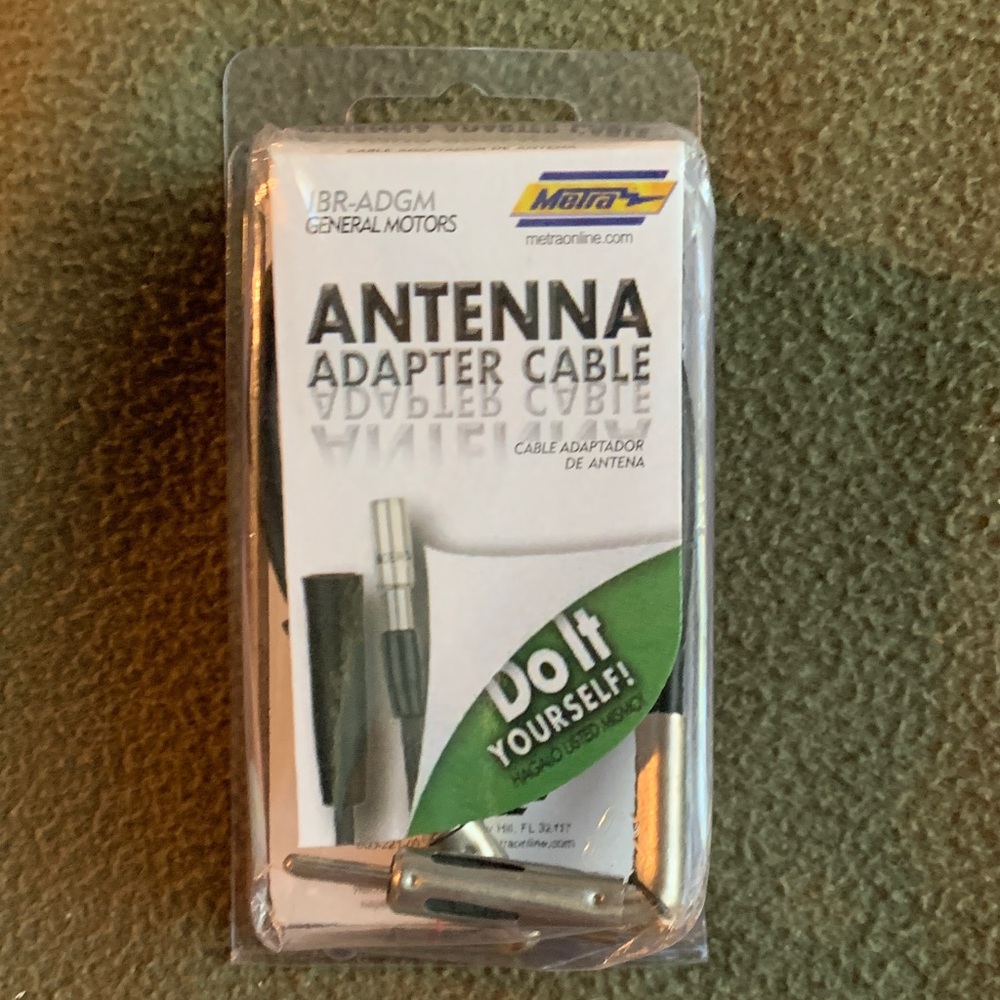 NIP Metra IBR-ADGM General Motors Antenna Adapter Cable. Black and silver.